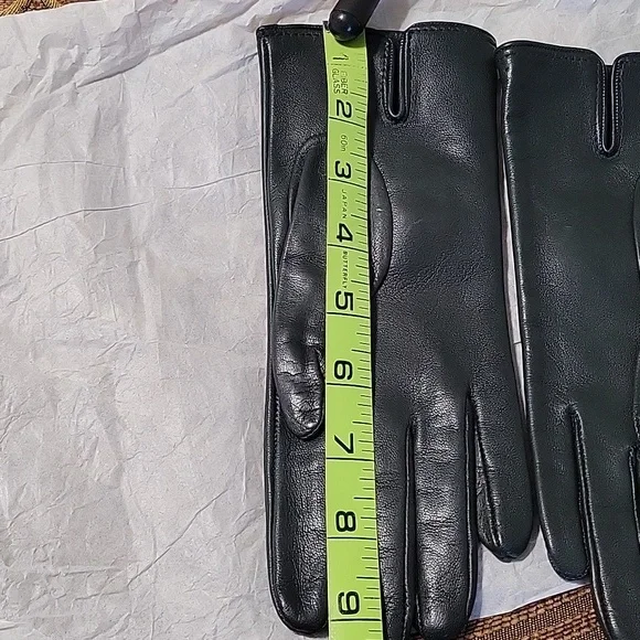 GucciAuthentic Dk.Green Gloves